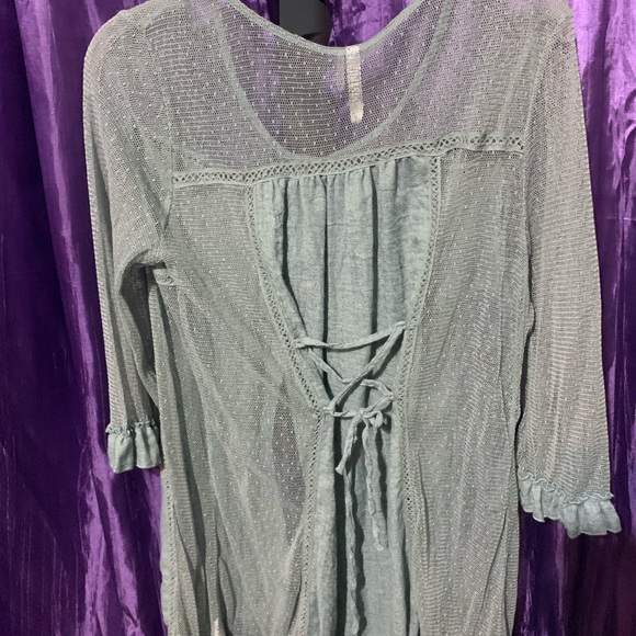 A light and airy blouse - Picture 3 of 4